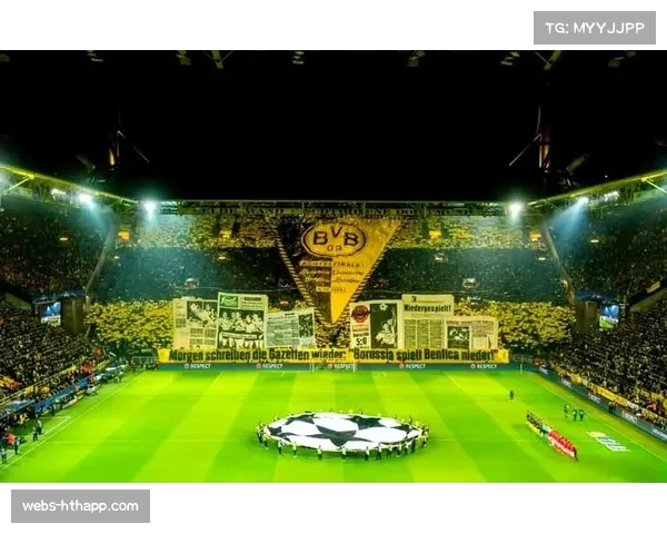 聚焦：多特蒙德威斯特法伦南看台球迷巨幅Tifo致敬克洛普时代